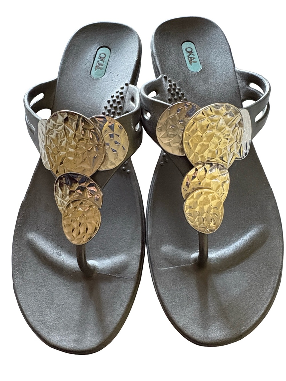 OKA-B Gemma Gray / Silver Hammered Disc Sandals Size Large (8-9)